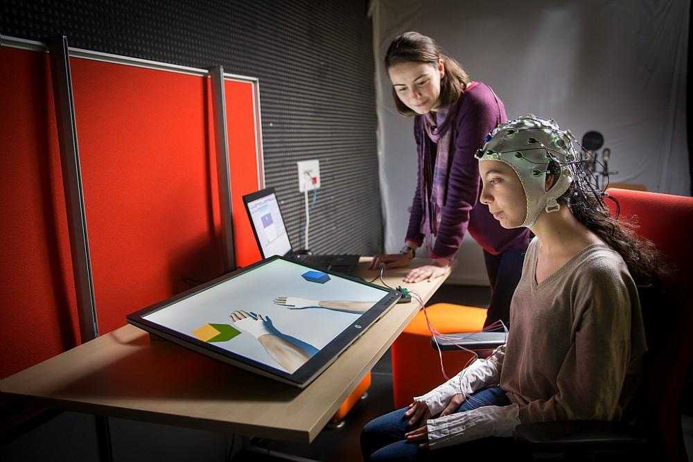 Retour multi-sensoriel pour l’apprentissage des Interfaces Cerveau-Ordinateur.